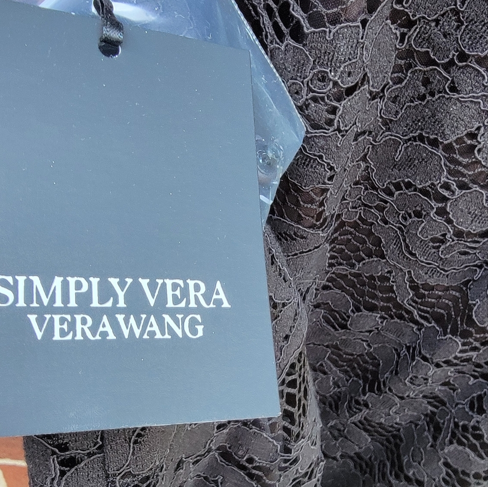 VERA WANG Dressy Sleeveless Black floral lined top. Size M. NWT* - Picture 2 of 8